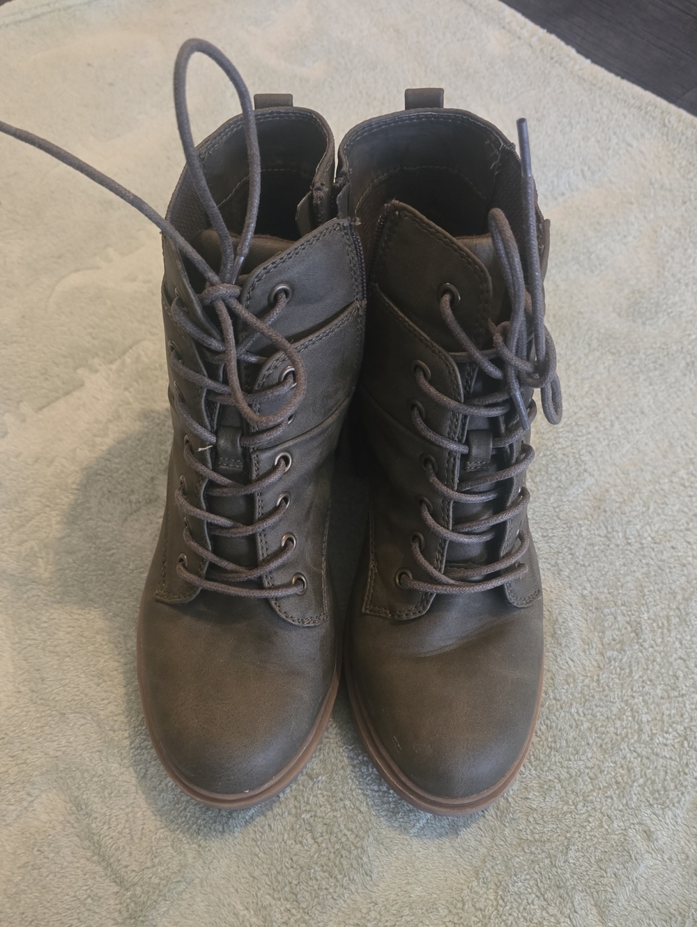 Crown Vintage Women's Lace-Up Combat Boots in Dark Olive [8.5M]